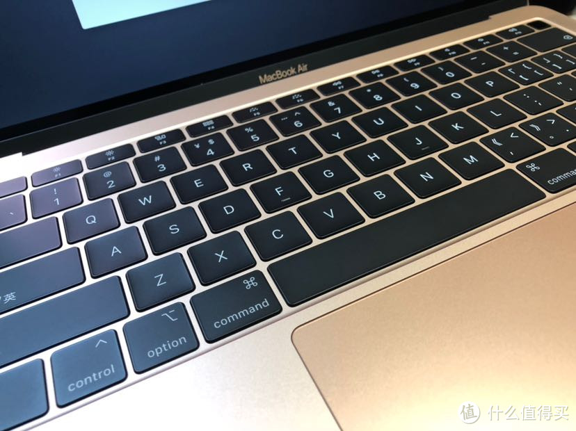 新Mac book air 简单 粗暴 开箱跑娱乐大师