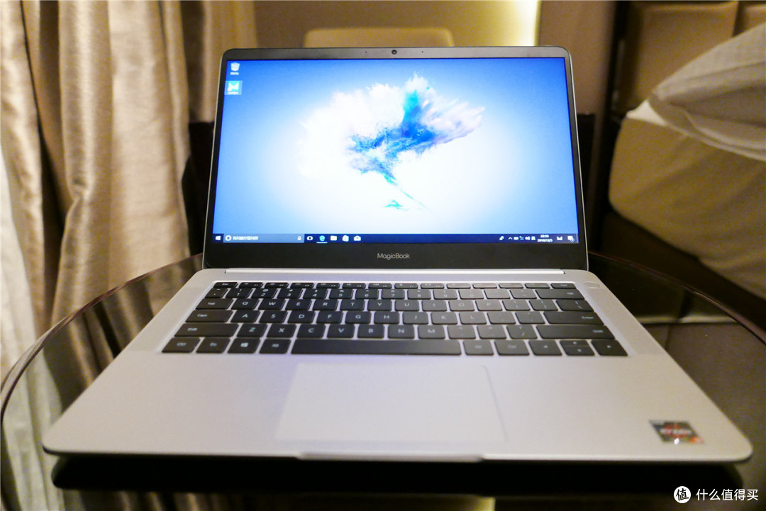 轻狂由我的便携差旅生产力工具--HONOR 荣耀 MagicBook 锐龙版