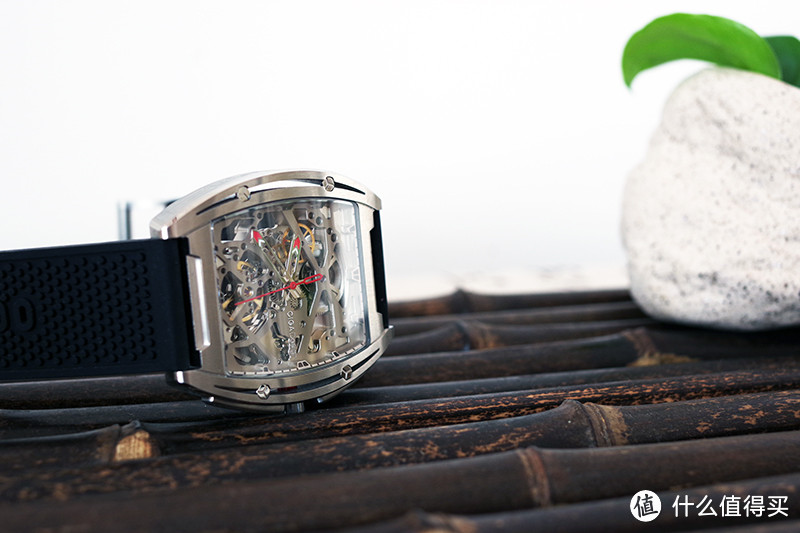 小米有品有众筹一款999元的玺佳双面镂空机械手表
