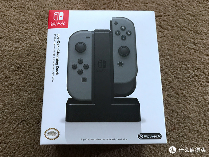 任天堂Switch游戏机 Joy-Con手柄电池包、充电器开箱