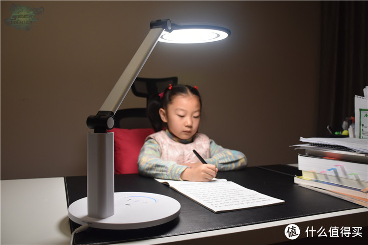 给孩子一个明亮的作业环境 孩视宝护眼台灯体验