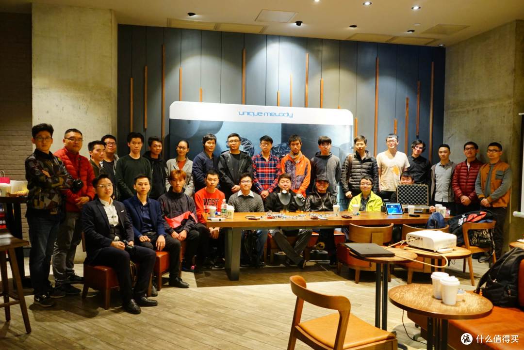 UM在广州搞了场发布会,发布了国产首款3D打印钛合金耳机