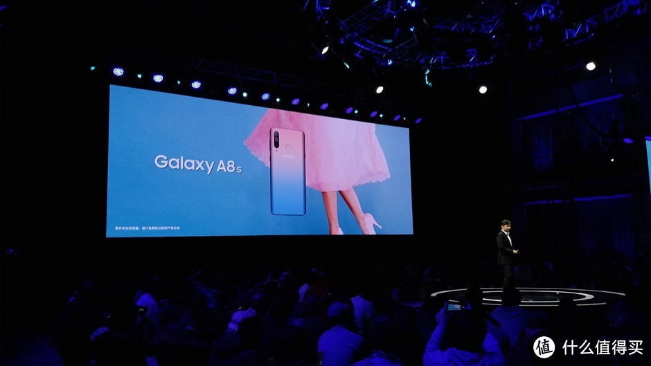 首发屏内摄像头、骁龙710、后置三摄：SAMSUNG 三星 发布 Galaxy A8s 智能手机