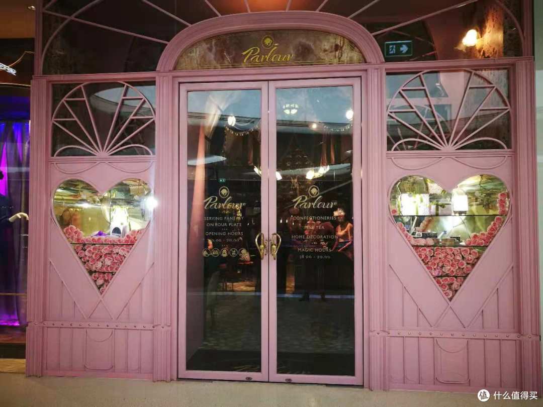 咖啡店门口