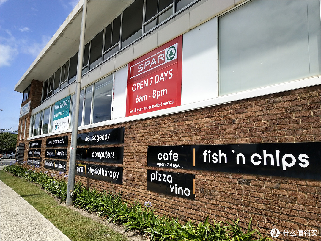 科夫斯港其中的一个小商业中心，在这里吃了阿三哥做的英国招牌食物——Fish and Chips，还蛮好吃的。
