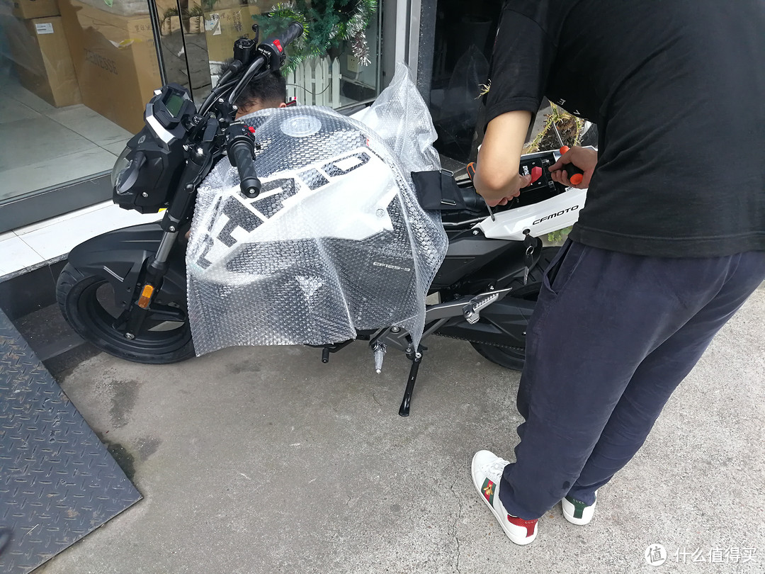 从考证到上路,新手年轻人的第一台摩托车—春风狒狒ST