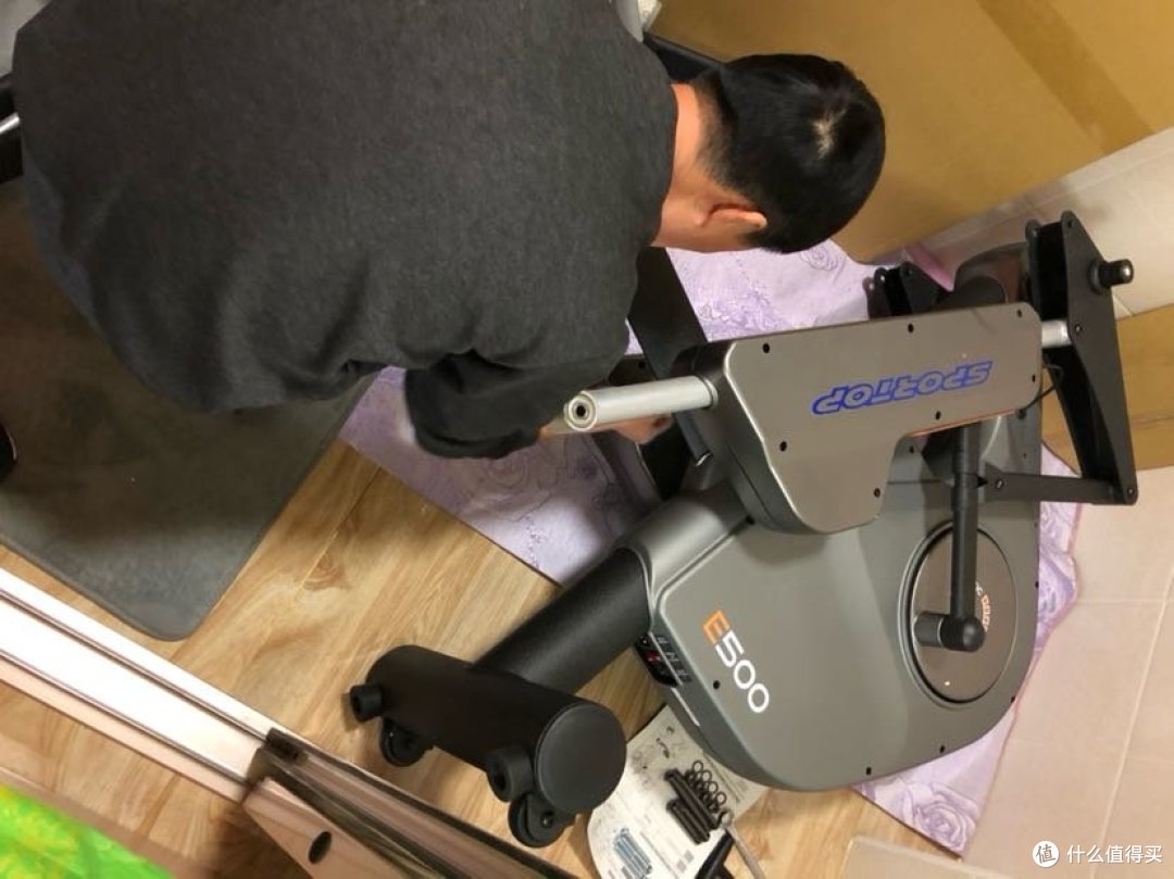 师傅很细心 安装之前要看说明书的 说第一次安装这种高端货