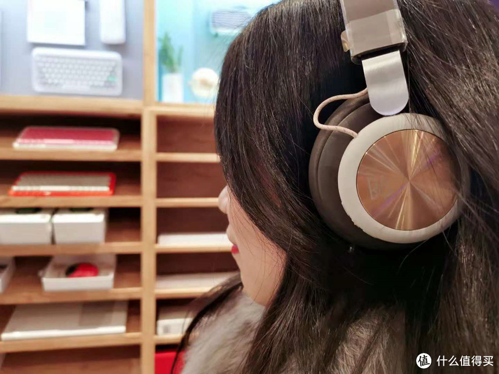 高颜值、好音质、长续航 通勤好伴侣 B&O BeoplayH4 无线蓝牙头戴音乐运动耳机 体验