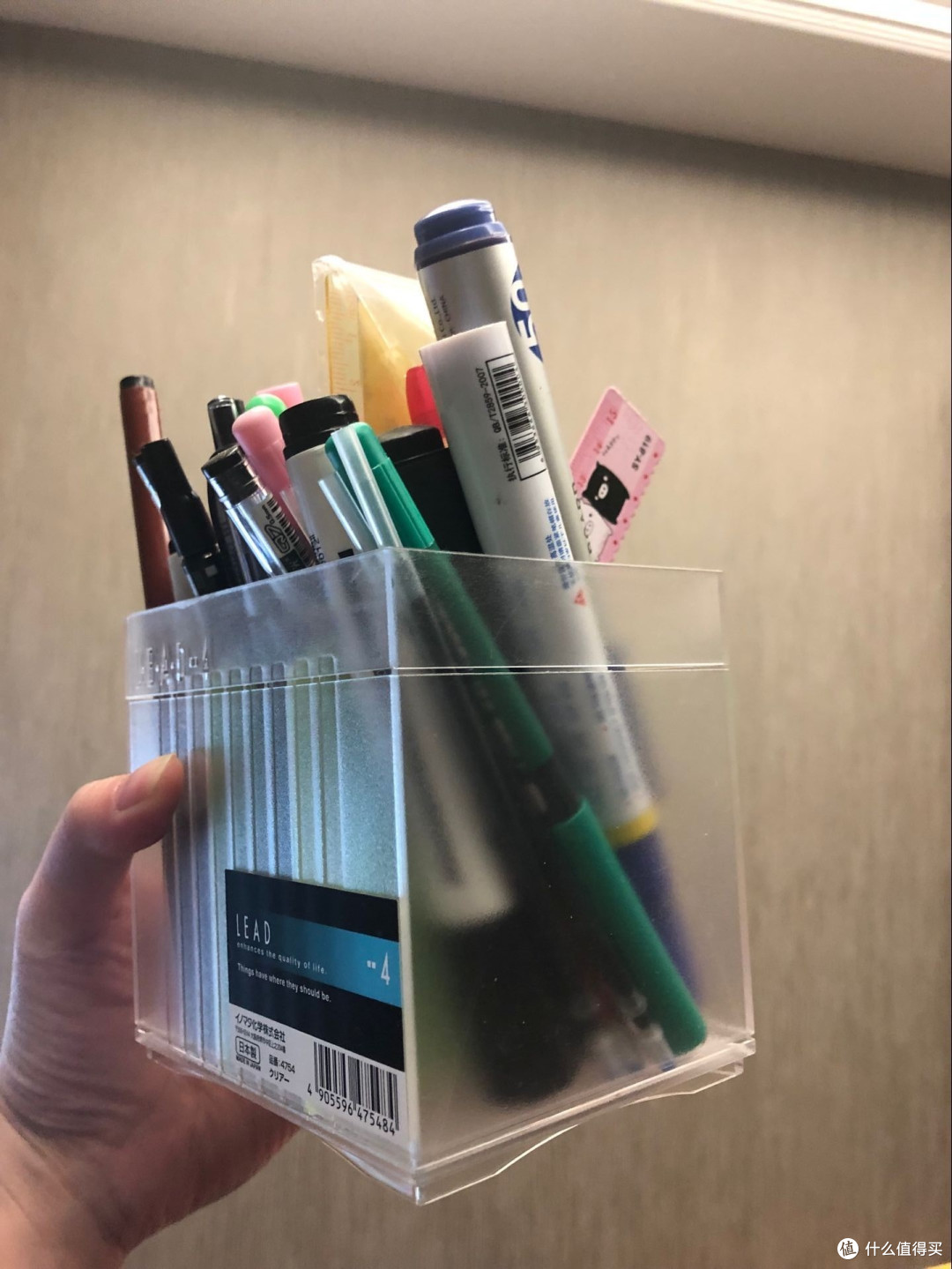 s实用性很高~而且可以通过隔板区分空间的同时还能区分不同笔类或者筷子叉子等~赞赞的~材质过关~而且颜值配色都很好~