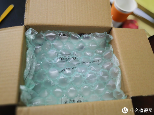 开箱照，里面用塑料气垫，经得起快递的折腾