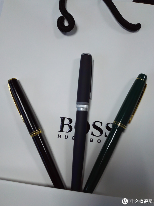 最后来一张合集，最近定下心来每天练习半个小时，双十一花了200元在京东买了英雄100，百乐88g和78g+，不过英雄100插拔好紧，加上家里有只169，所以只看了眼就出掉了，去闲鱼花了141拍了百乐supur 200和41拍的百乐低档笔，书写都很喜欢