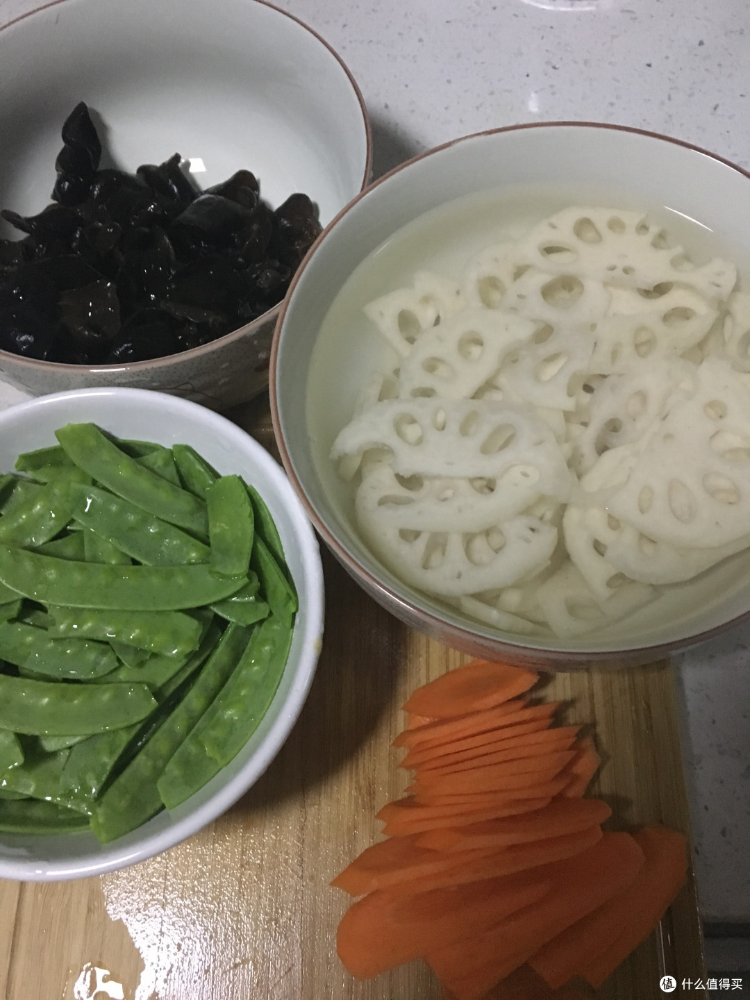 注意：藕切完要放在水中，不然容易变黑