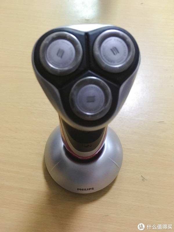 最后来张底座合体，感觉好萌，手机拍的，焦对LOGO上