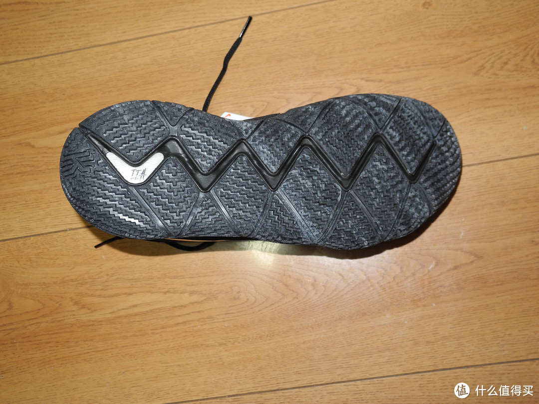 NIKE Kyrie4 全黑篮球鞋