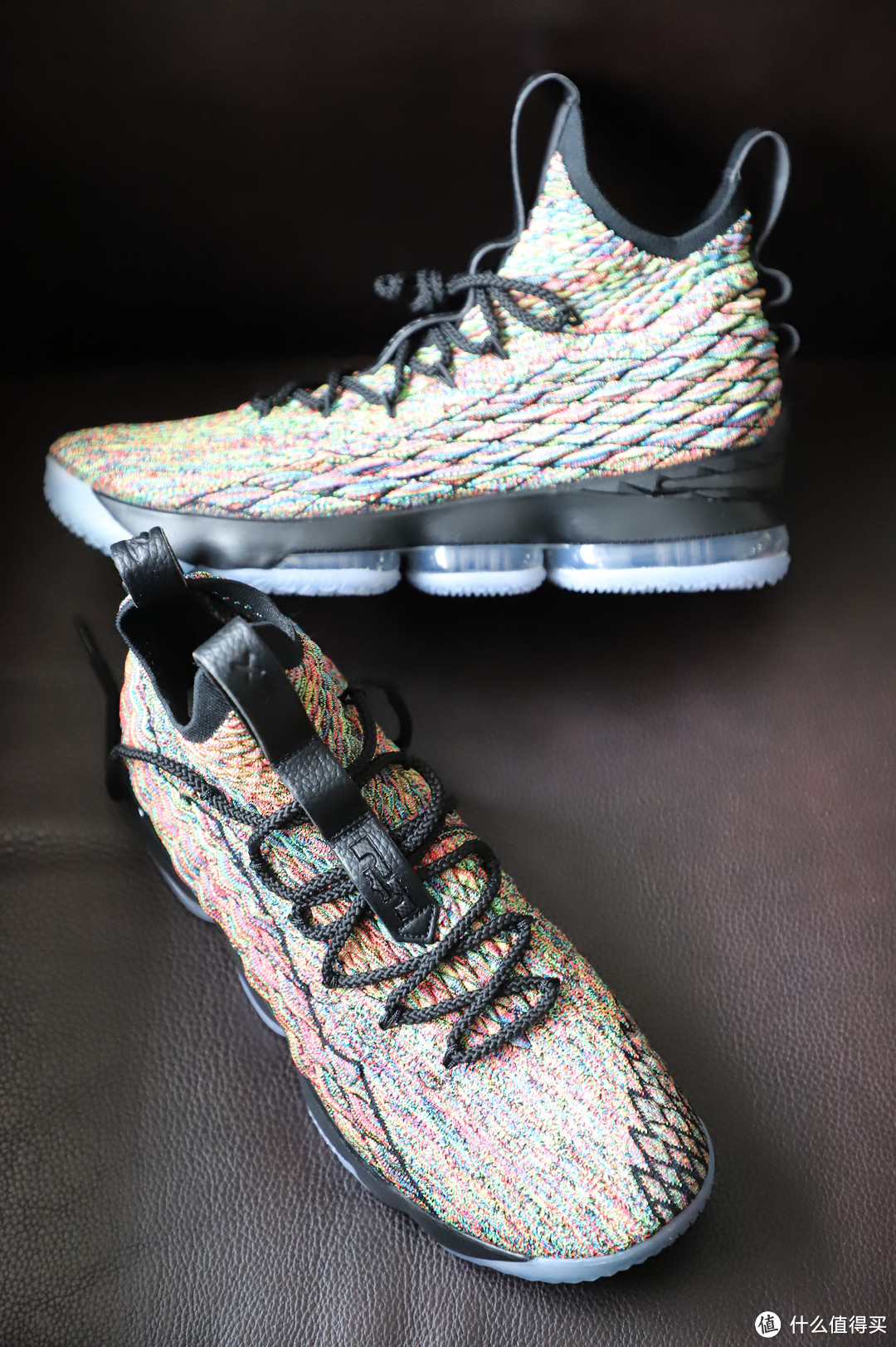 NIKE LEBRON 15 高帮黑彩虹篮球鞋