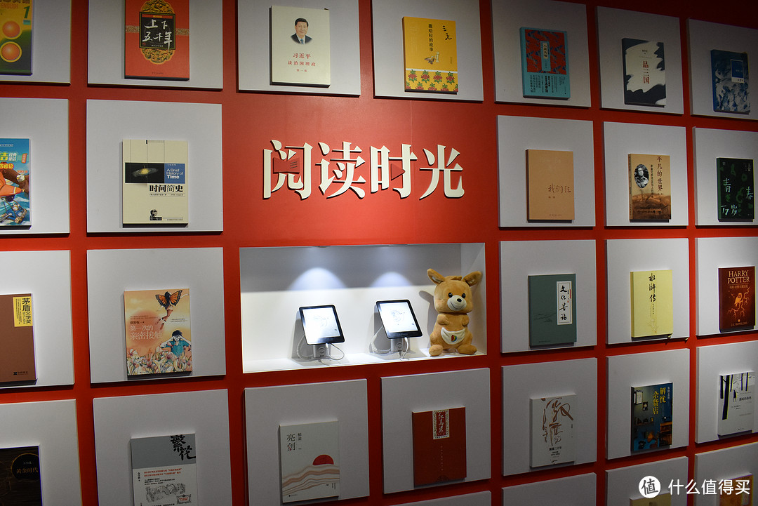 时光博物馆上海站开馆，掌阅打造时光墙让年轻人“穿越”回过去。