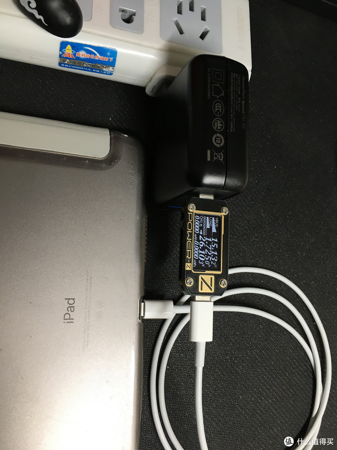 使用Anker安克30W PD充电头充我的iPad 10.5寸，电压15.1V，电流1.7A，功率26.1W,开启PD快充。