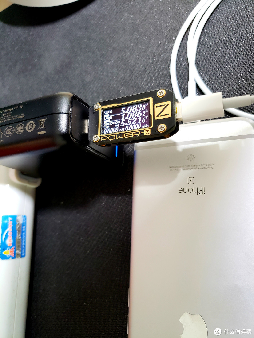 使用Anker安克30W PD充电头充我的iPhone 6s 电压5.0V,电流1.0A,功率5.5W,因为6s不支持PD快充所以未开启PD快充。