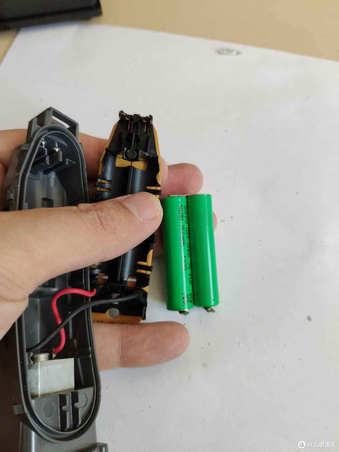 旧飞利浦(PhilipsRQ360锐锋系列)剃须刀拆解更换充电电池复活全过程