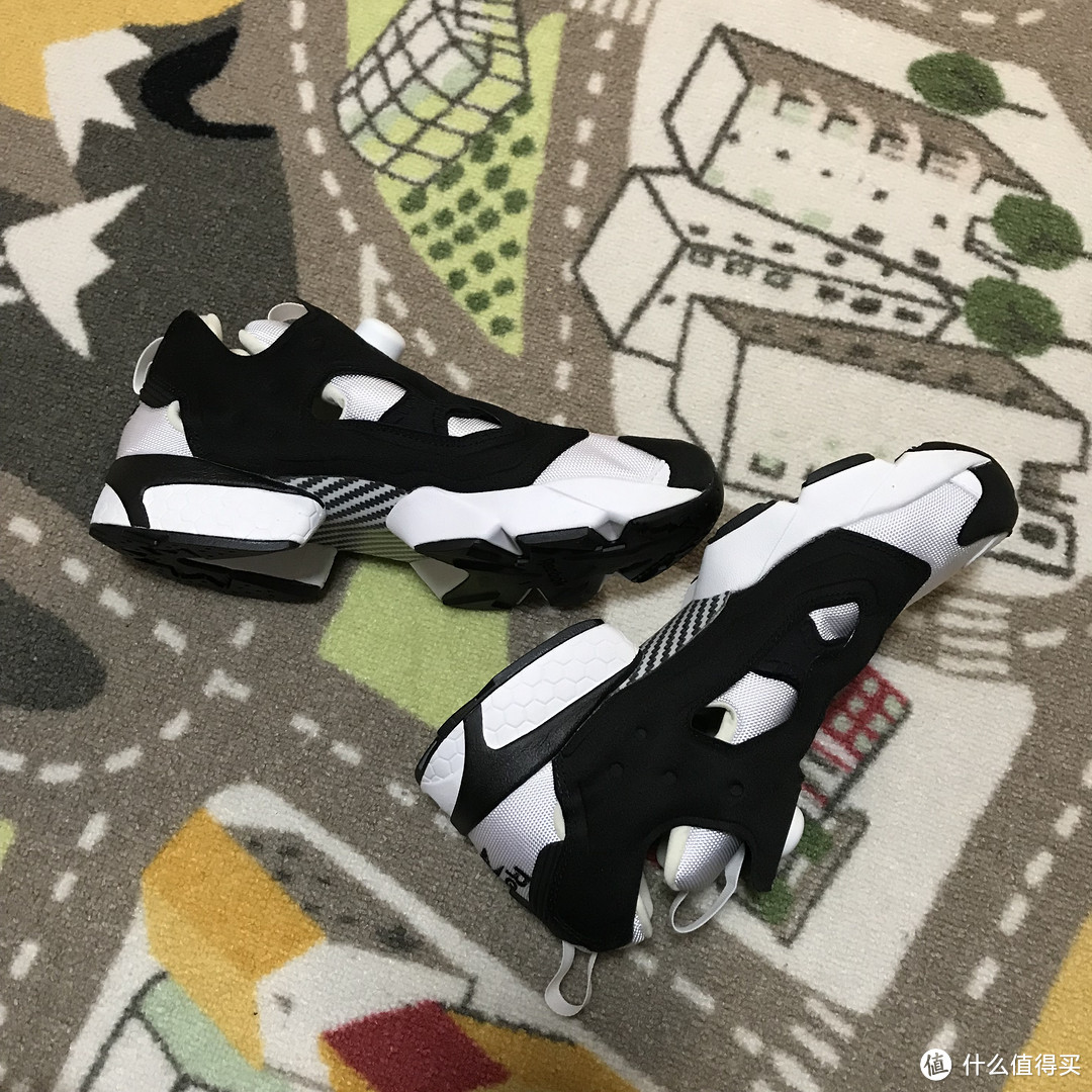 经典永不过时！Reebok PUMP FURY 黑白配色