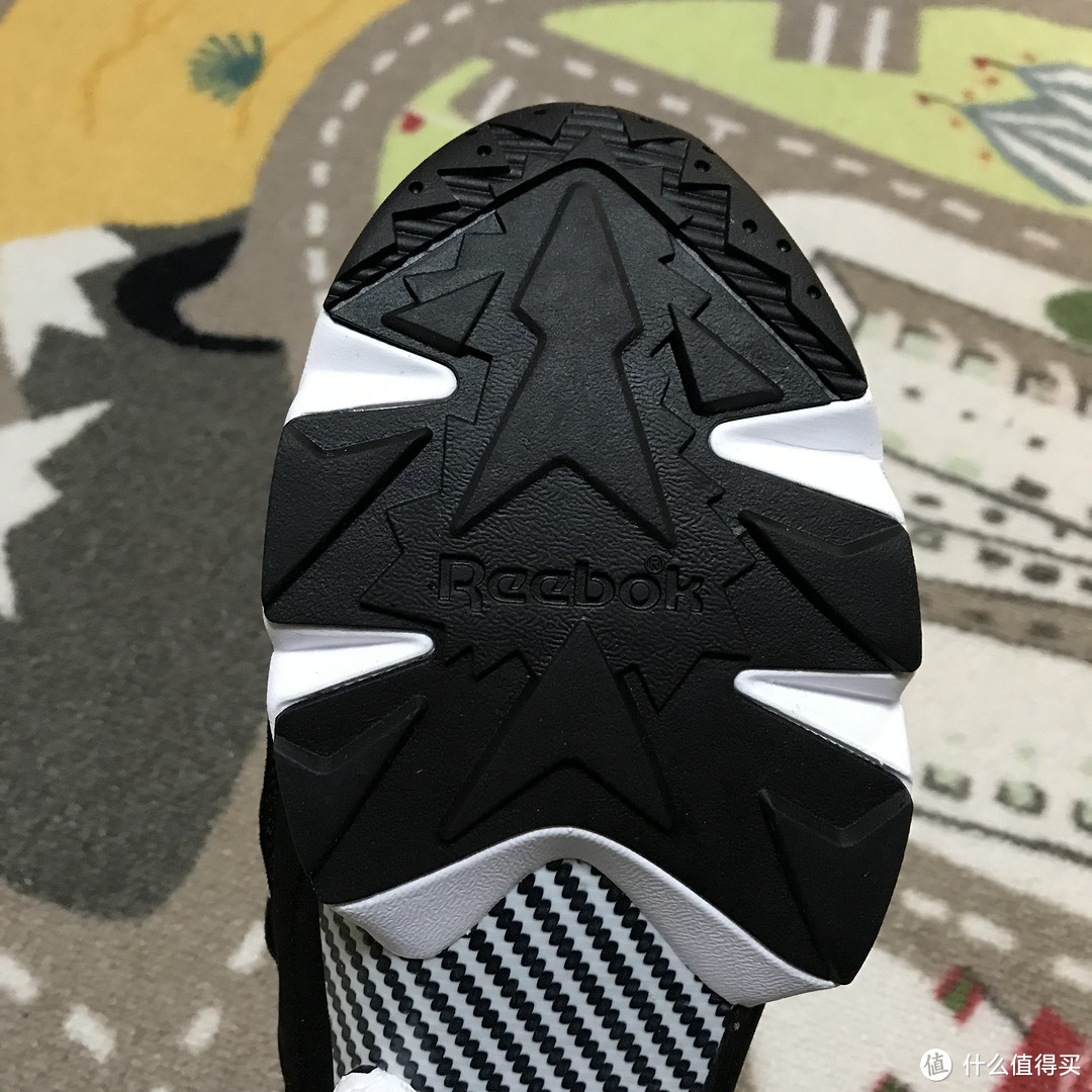 经典永不过时！Reebok PUMP FURY 黑白配色