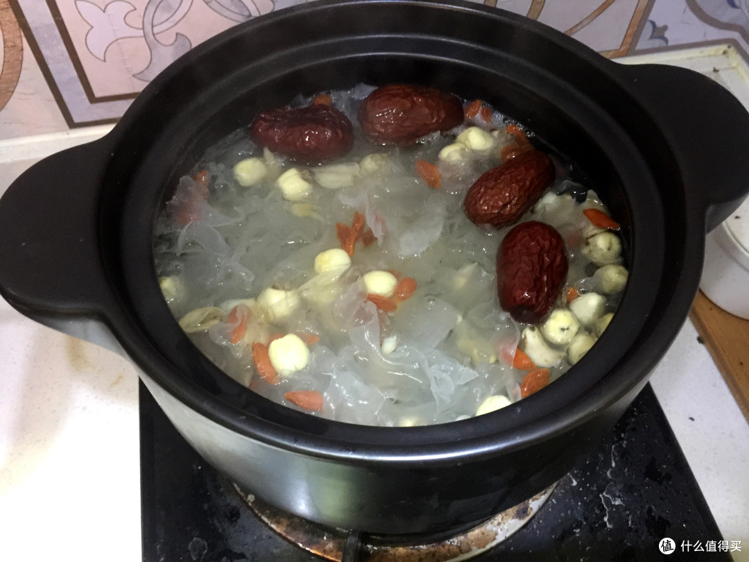 搅拌开,盖上盖子温火继续煮