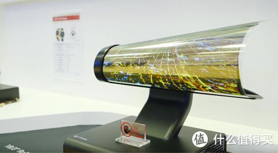 家电圈：LG明年推出首款可卷曲海报OLED电视，可一键卷成圆筒