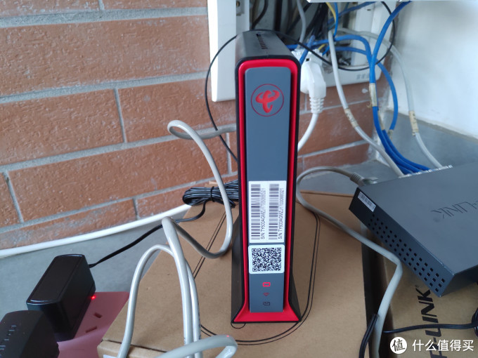 这款型号为吉比特tewa-600agm的光猫和我家当初装200兆光纤时所提供的