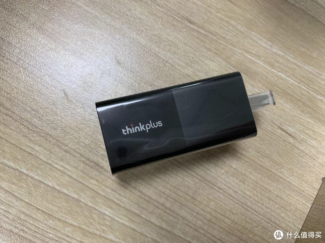 与众不同的pd移动电源 thinkplus口红电源