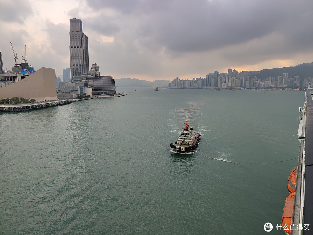 天啊！香港300块过夜，维港无敌海景，加两顿自助餐