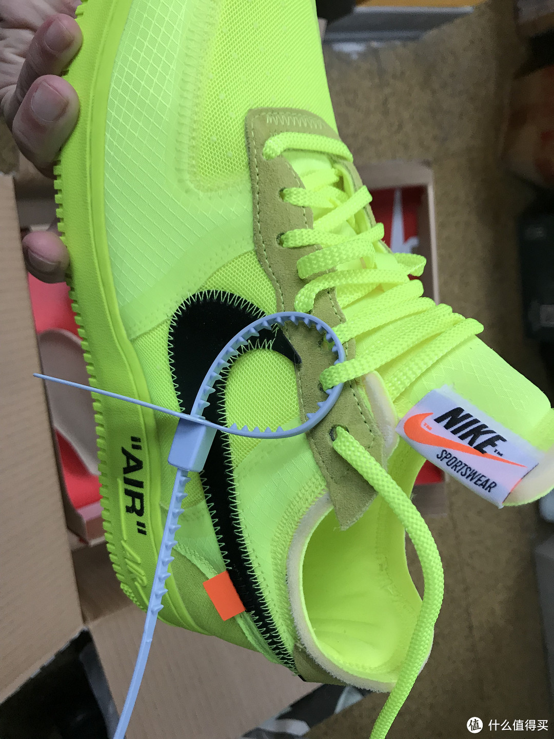 骚到飞起 THE 10:  OFF-WHITE x AIR FORCE 1 LOW 莹黄