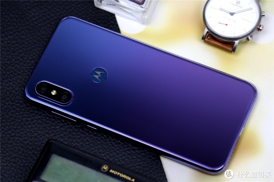 Motorola 摩托罗拉 p30 极光版上市，是情怀，还是涅槃重生