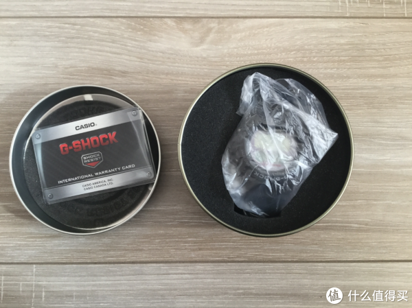还有一层保护，表面肯定不会刮花了