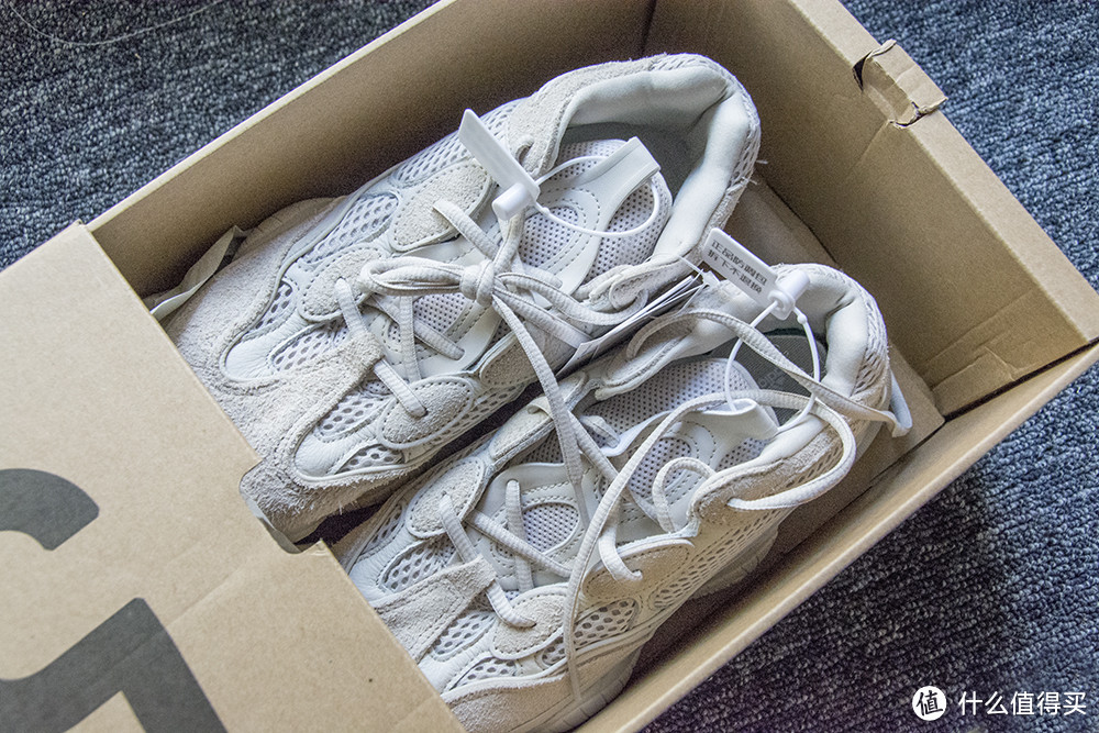 售价3000元YEEZY 500初代色值得入？详细上脚评测