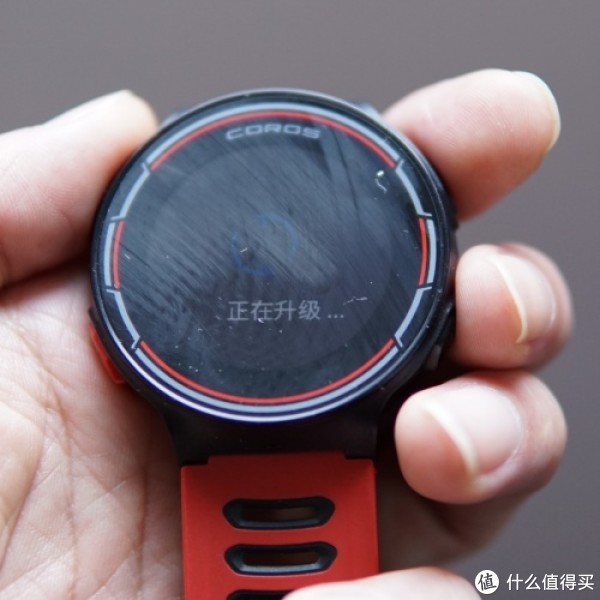 手表上的升级显示，请原谅我没把它擦干净，囧