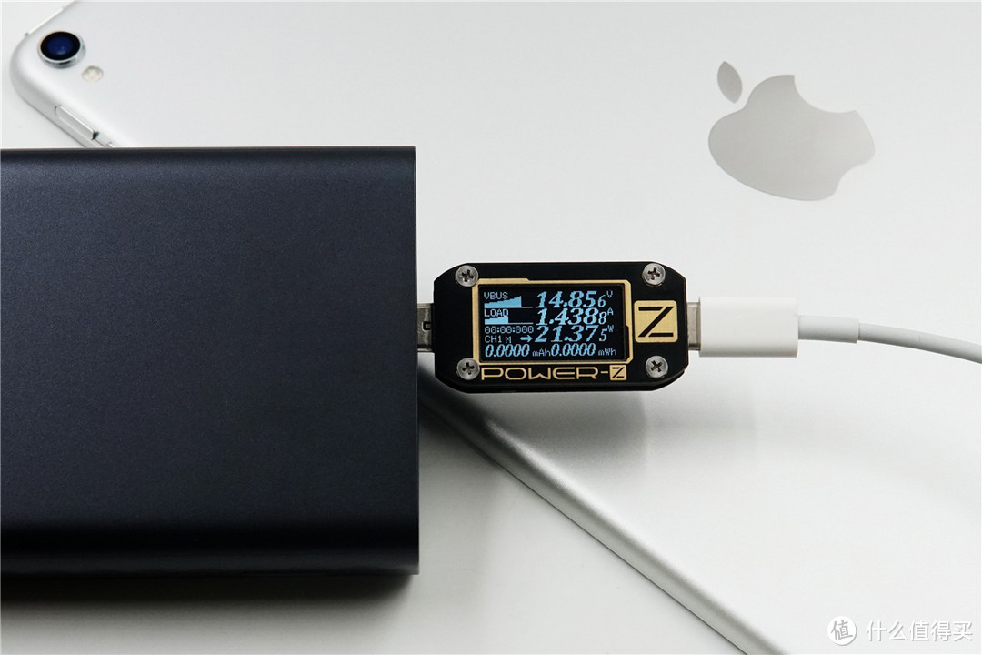 USB-C口支持27W USB PD输出，ZMI紫米 Aura 移动电源QB822开箱评测