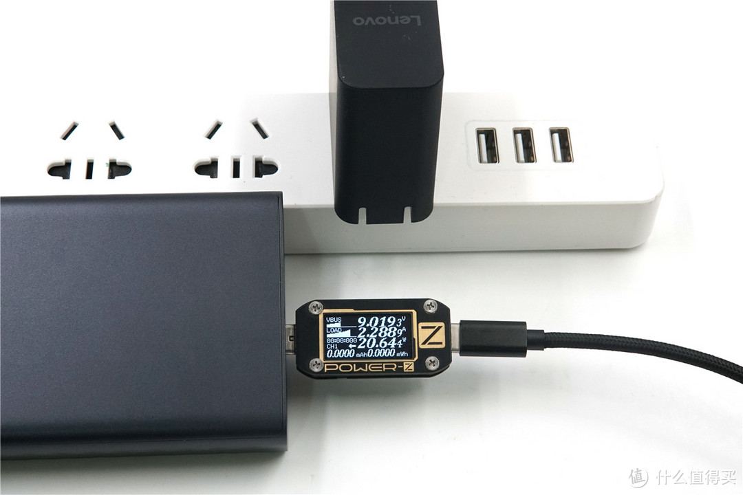 USB-C口支持27W USB PD输出，ZMI紫米 Aura 移动电源QB822开箱评测