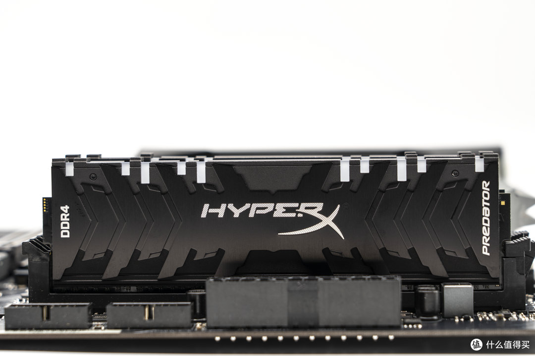 金士顿 HyperX Predator RGB内存,都很好奇它的体质对吧?