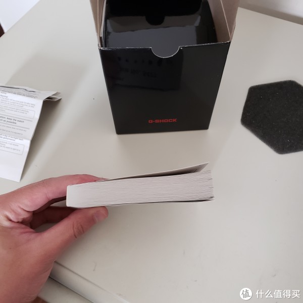 里面各种卡片和非常厚的说明书，虽然我看不懂