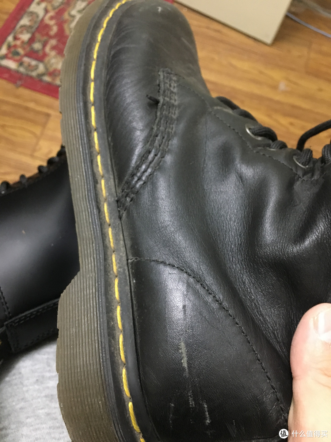 我的旧的软皮Dr. Martens 1460