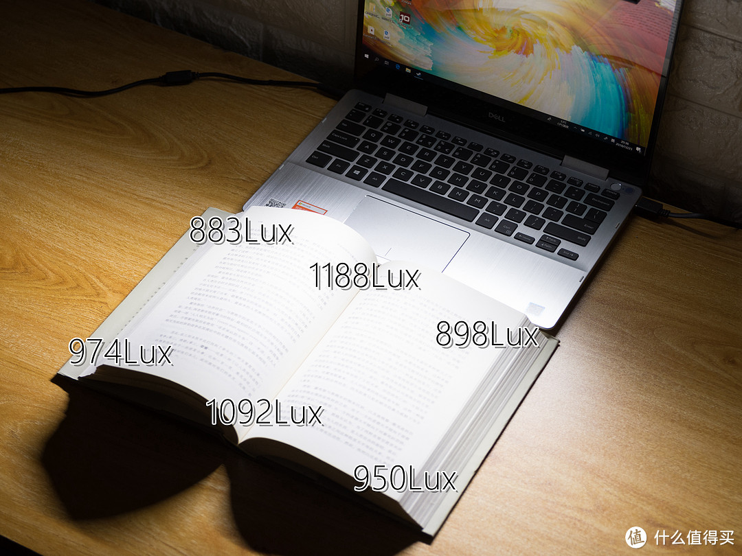 移动场景也需优质照明:BenQ 明基 WiT screenbar Lite 笔电智能挂灯测评