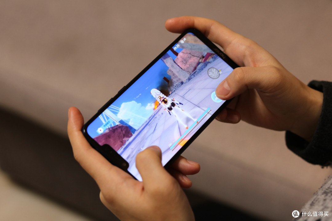 跑分超20万的千元游戏手机,荣耀play使用一个月,游戏性能测试