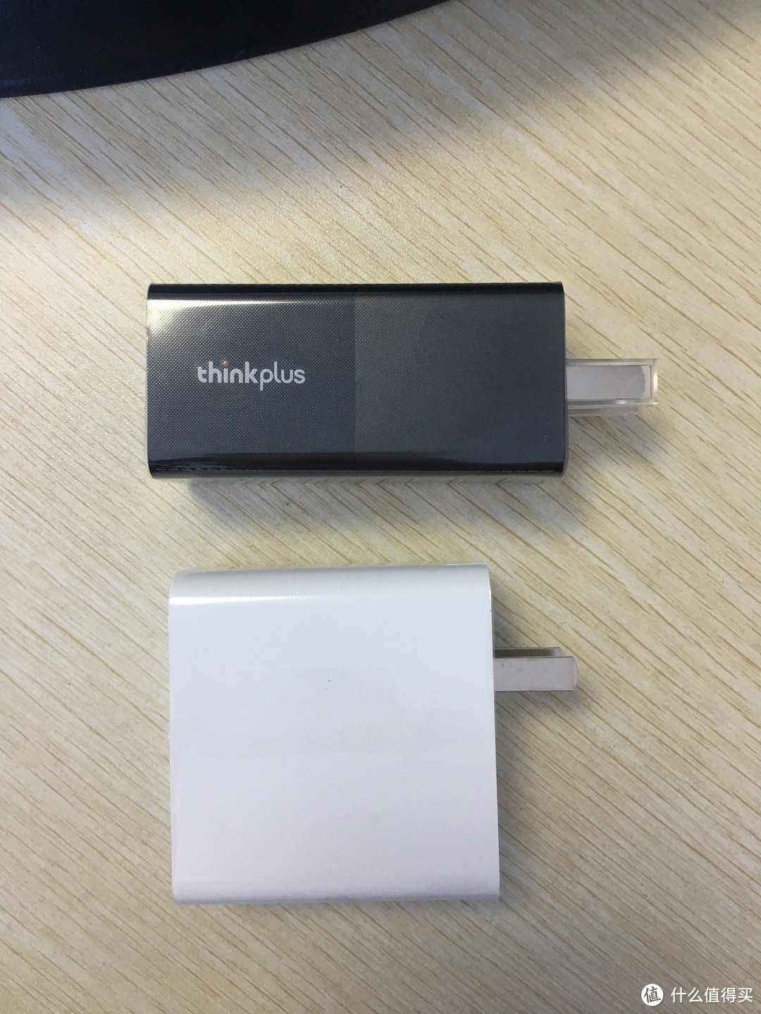 联想thinkplus口红电源与小米USB-C电源适配器（65W）对比评测