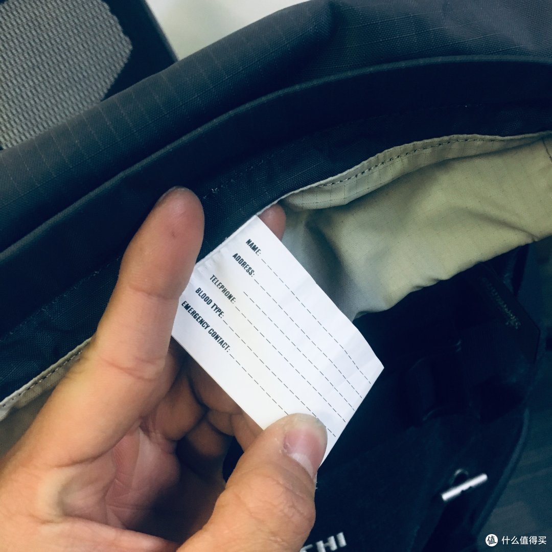 里面还能写上你的姓名，以防丢了以后别人可以找到你，不过貌似没卵用。