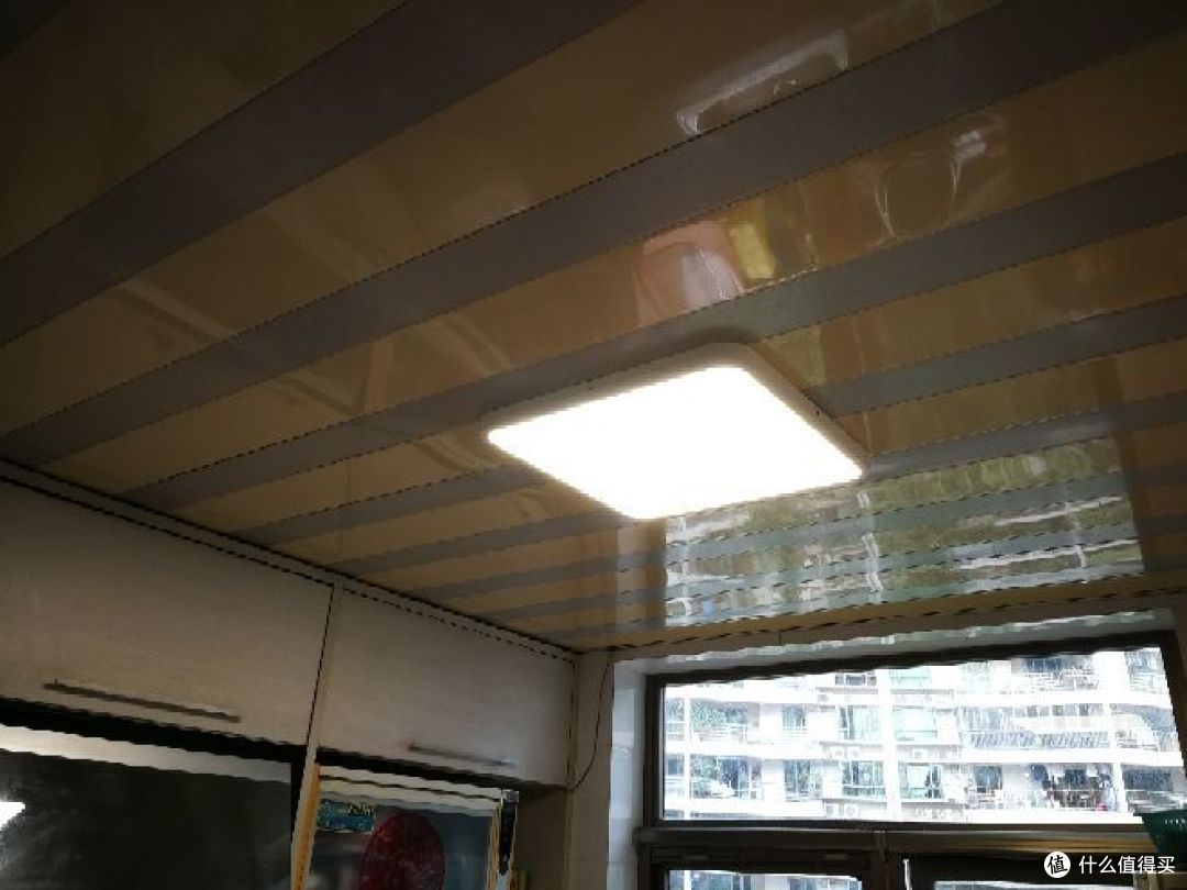 老旧厨房低成本翻新（地砖、橱柜门、烟道止回阀等，过程详细，干货满满