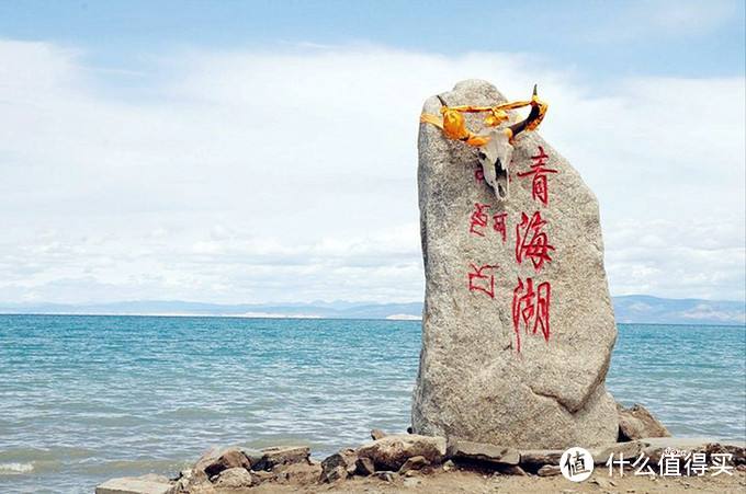 青海湖的边的石头