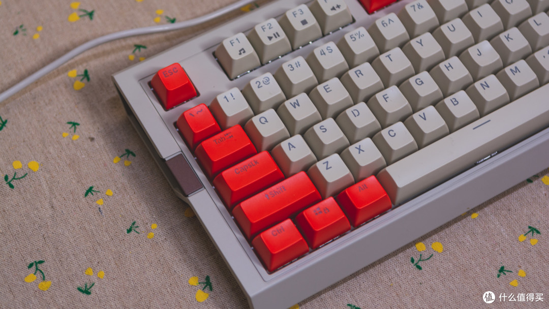 真香！买键帽送键盘？颜值主义的选择——AJAZZ黑爵 AK510复古球帽机械键盘评测