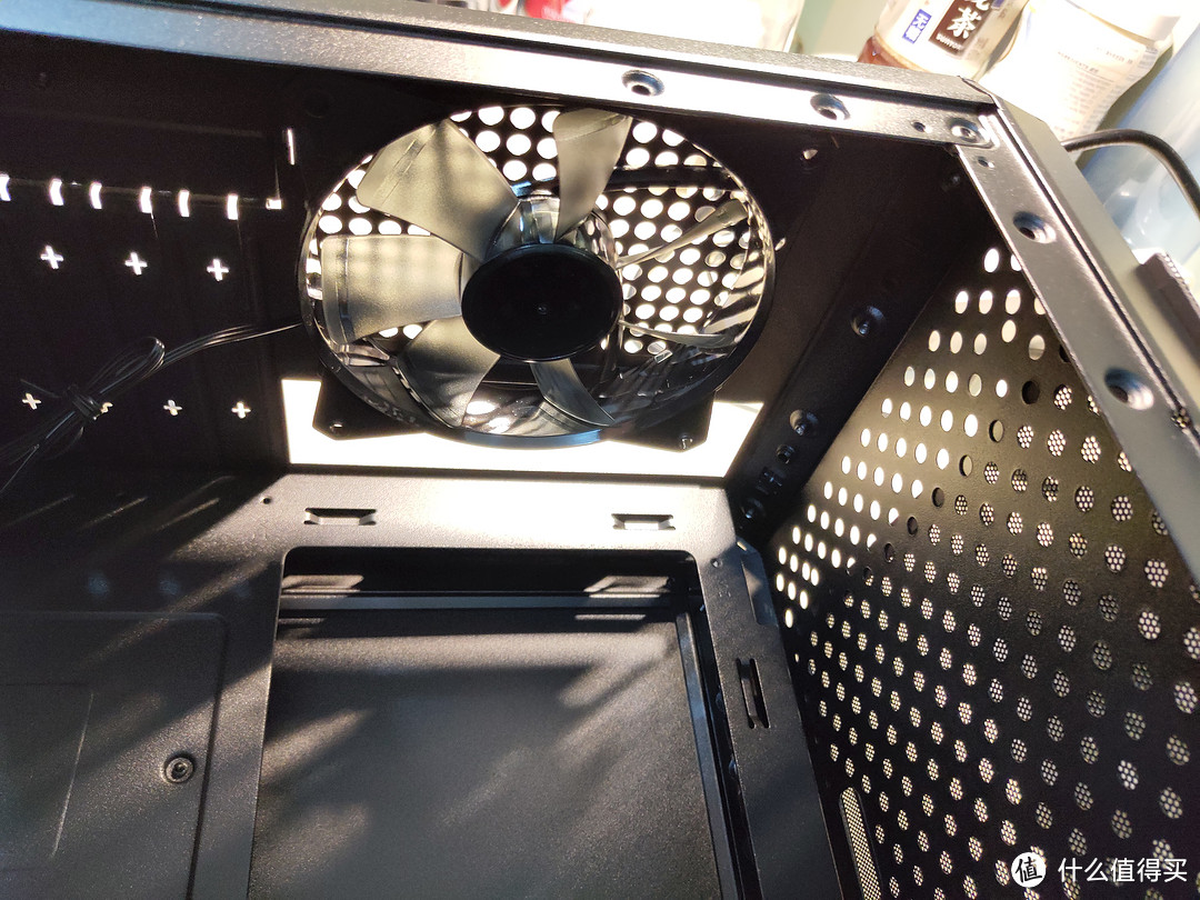 一款小巧、不闷罐的mATX机箱的装机过程及点评（酷冷Q300L+AMD平台）