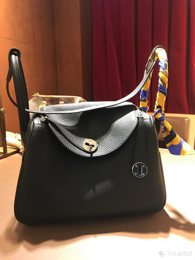 入手 Hermès 爱马仕 TC银扣 Lindy单肩手提包