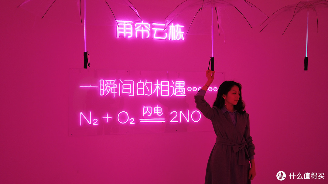 大疆,请收下我的膝盖!1200万像素,80°广角镜头,f/2.0大光圈,不修图就可以发朋友圈~